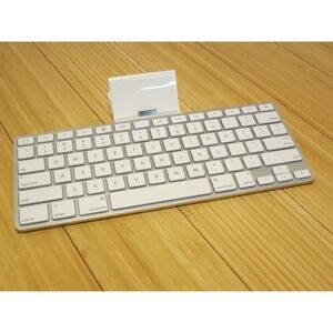 Apple iPad 1/2 Keyboard Dock A1359 30 pin Accessory Lightly Used Docking Station